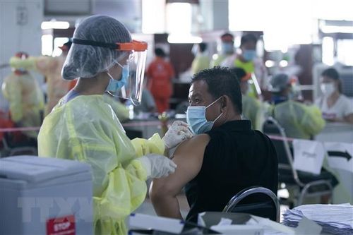 Lào tham vấn WHO về việc tiêm mũi thứ ba vaccine ngừa COVID-19