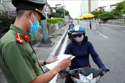 'Phân luồng' chống COVID-19 ở Hà Nội và kinh nghiệm từ EU