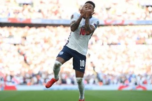 Lingard gây sốt với màn sao chép cách ăn mừng của Ronaldo