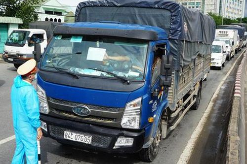 Không thực hiện chỉ đạo của Thủ tướng, có địa phương vẫn kiểm soát lưu thông hàng hóa