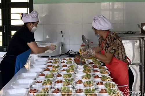 Giáo viên Tuần Giáo chung tay chống dịch