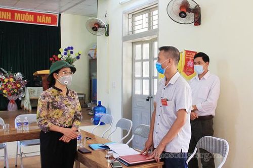 Đồng chí Trưởng Ban Tuyên giáo tỉnh ủy kiểm tra hoạt động phòng, chống dịch COVID-19 tại huyện Thuận Châu