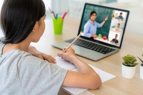 'Rớt' mạng trong ngày đầu tiên học trực tuyến