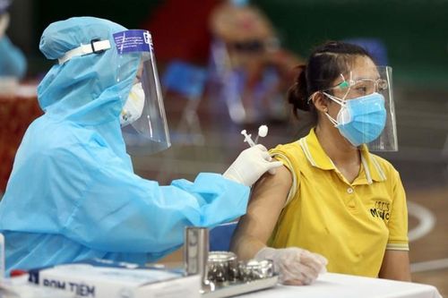 Đề xuất người tiêm 2 mũi vaccine COVID-19 được đi lại: Thứ trưởng Y tế nói gì?