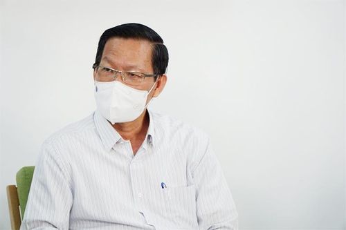 Chủ tịch TP.HCM trả lời câu hỏi 'người tiêm 2 mũi vaccine có được đi làm?'