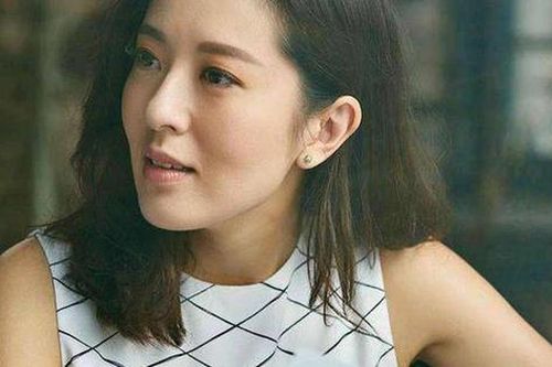 Đến nhà chị chồng ăn cơm tối, khi về, chị ấy đưa tôi cả xấp tiền khiến tôi kinh ngạc vô cùng