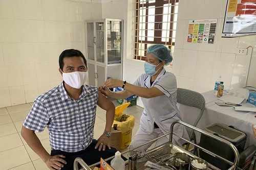 Hà Nội tăng tốc tiêm chủng, chỉ chờ vaccine...