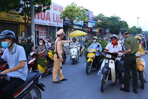 Hà Nội tiếp tục sử dụng mẫu giấy đi đường đã cấp