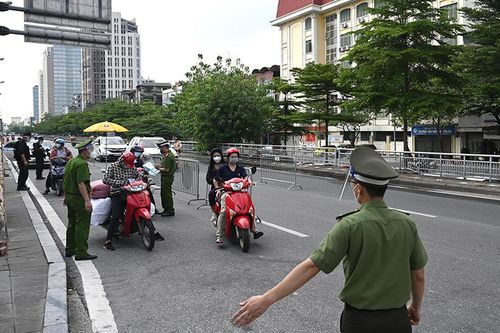 Hà Nội trong ngày đầu phòng, chống dịch theo ba vùng