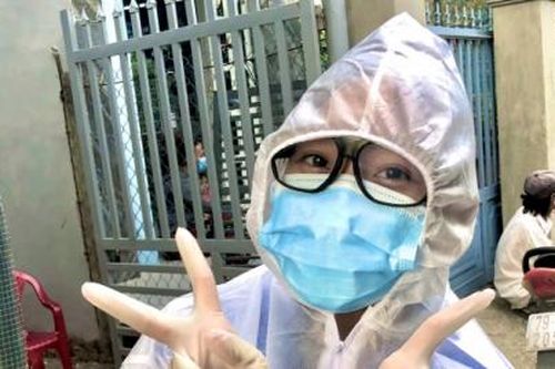 Mẹ và anh trai vào TP. HCM làm tình nguyện, cô gái 16 tuổi xung phong thành 'chiến sĩ' ở quê nhà
