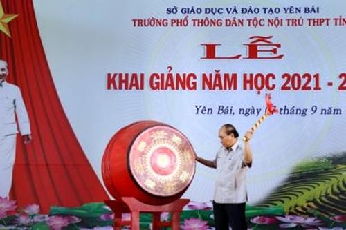 Chủ tịch nước dự lễ khai giảng năm học mới tại Trường Phổ thông Dân tộc nội trú THPT tỉnh Yên Bái