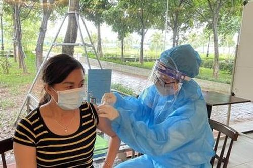 Hà Nội đảm bảo năng lực tiêm chủng tuy nhiên vắc xin phải chờ được phân bổ