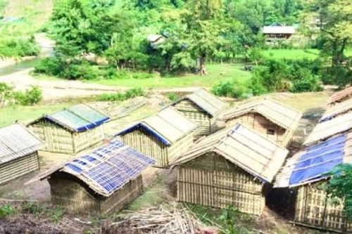Dựng hơn chục ngôi nhà bằng tre nứa làm khu cách ly dịch Covid-19