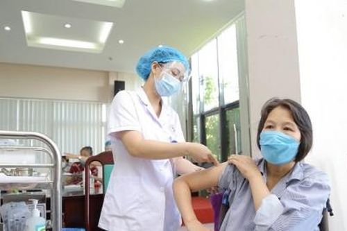 Cần sớm đưa ra giải pháp 'nới lỏng' cho người đã tiêm vắc xin Covid-19