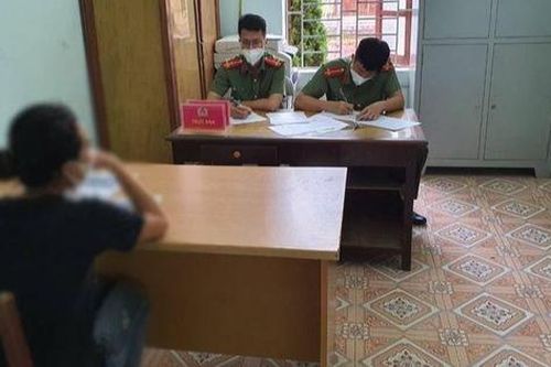 Bị xử phạt vì ra đường khi không cần thiết, cô gái lên mạng nói xấu lực lượng công an