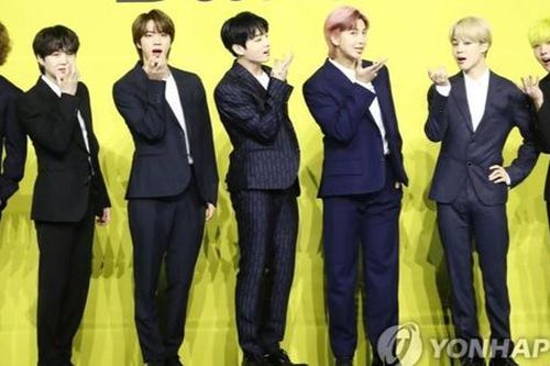Tài khoản của fan BTS bị Weibo đình chỉ vì 'hành vi theo đuổi ngôi sao phi lý'