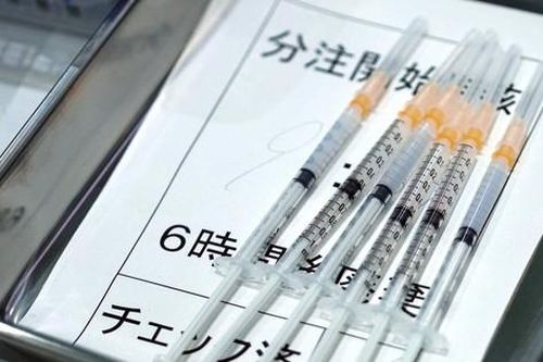 Thêm một người Nhật Bản tử vong sau khi tiêm vắc-xin từ lô Moderna nhiễm hạt kim loại