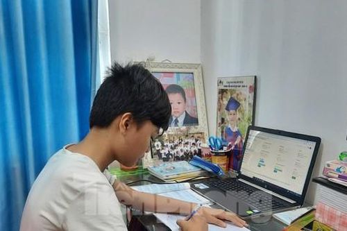 Đề xuất phương án hỗ trợ hơn 72.000 học sinh TPHCM học trực tuyến