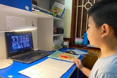 Ngày đầu tiên dạy học trực tuyến ở Hà Nội: Linh hoạt giờ học để tránh nghẽn mạng