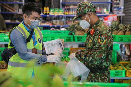 Thủ tướng chỉ đạo Bộ Công an xử lý việc 'bom hàng' đi chợ hộ tại TP.HCM