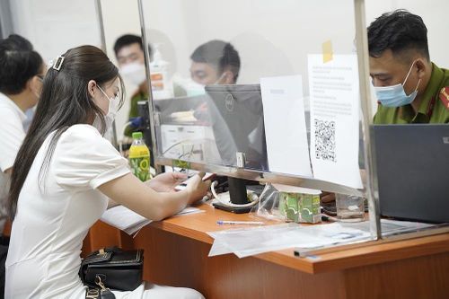 Xin cấp giấy đi đường lúc tối muộn ở Hà Nội