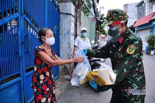 TP.HCM đề xuất chi 8.000 tỷ hỗ trợ người khó khăn sau 15/9