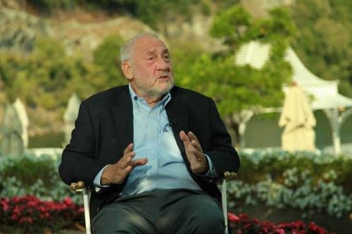 Chuyên gia kinh tế từng đoạt Nobel đánh giá về cải cách thuế toàn cầu