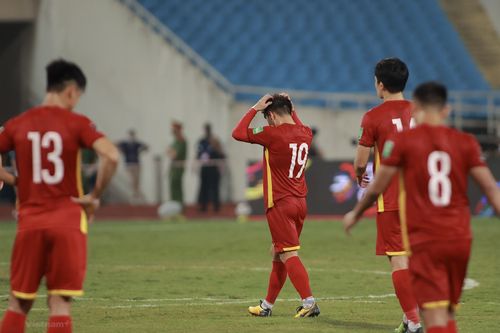 Cận cảnh tuyển Việt Nam thua Australia khi VAR không cho hưởng penalty