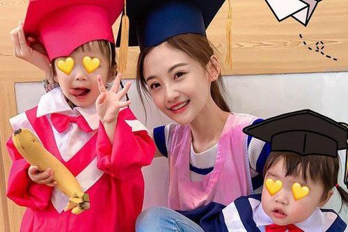 Bố không đồng ý mẹ đòi đổi lớp cho con vì cô giáo mặc gợi cảm, sự thật là...