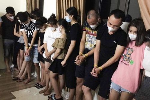 Phú Thọ: 9 nữ, 8 nam 'bay lắc' trong nhà nghỉ