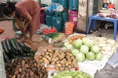Hàng hóa dồi dào, giá cả chưa biến động