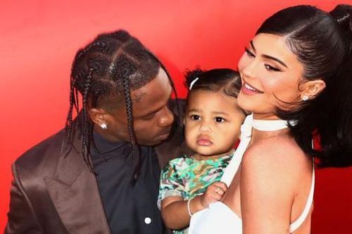 Niềm vui nhân đôi, Kylie Jenner vừa thông báo mang thai đã trở thành 'Nữ hoàng Instagram'