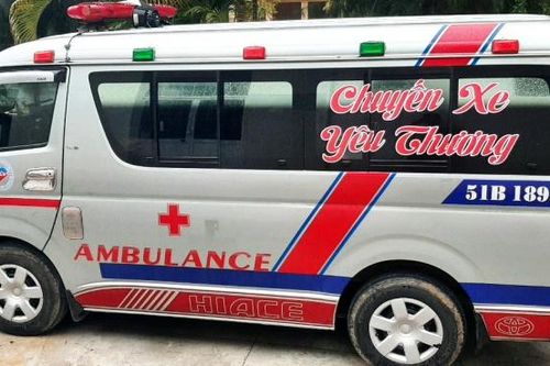 Nhái xe cứu thương để chở thuê làm 4 người nhiễm SARS-CoV-2