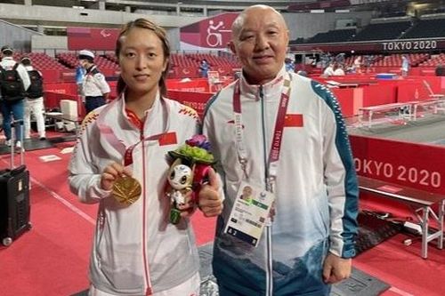 Cô gái sống sót sau động đất ở Tứ Xuyên giành HCV Paralympic