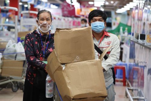 Công an TP.HCM: Có tình trạng người dân hủy đơn đi chợ hộ