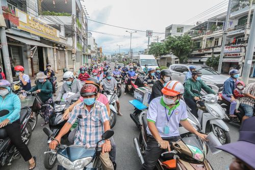 Đường phố Nha Trang ngày đầu nới lỏng giãn cách