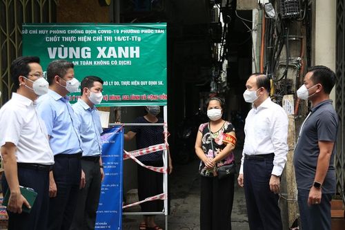 Chủ tịch HĐND TP Nguyễn Ngọc Tuấn kiểm tra tại quận Hoàn Kiếm: Phát huy hiệu quả các tổ tuần tra lưu động trong thực hiện giãn cách xã hội