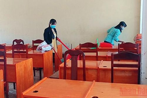 Hậu Giang: Giáo viên, học sinh vùng giáp ranh được qua chốt kiểm dịch bằng thẻ