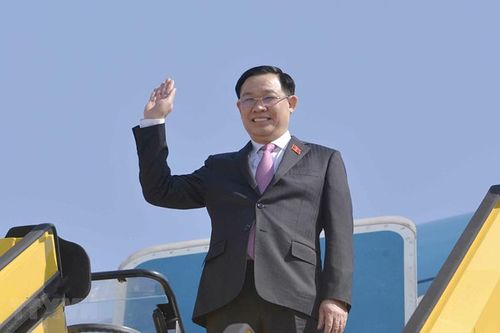Chủ tịch Quốc hội đến Brussels, bắt đầu chuyến thăm, làm việc với EP, EU và Vương quốc Bỉ