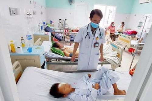 Cứu sống bệnh nhi bị mũi tên đâm xuyên mắt vào sọ não