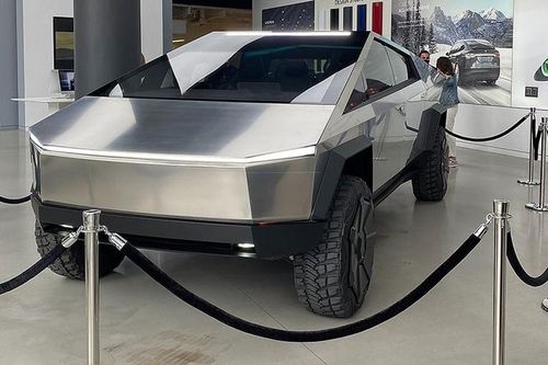 Tỷ phú Elon Musk - bán tải điện Cybertruck bị 'delay' đến cuối 2022