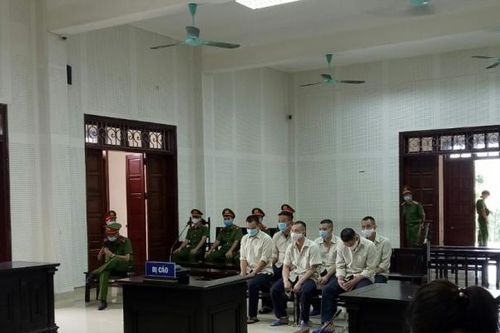 Gần 40 năm tù cho nhóm bị cáo tàng trữ và mua bán trái phép chất ma túy