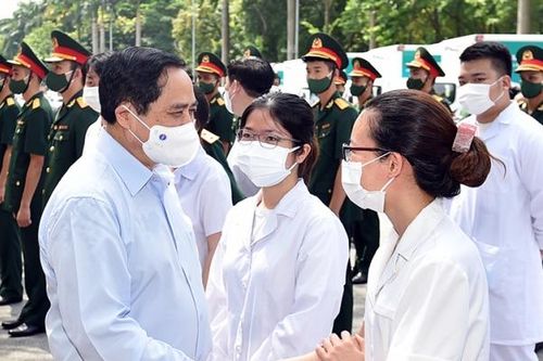 Quan tâm, đề xuất chính sách cho đội ngũ y, bác sỹ đang ngày đêm chống dịch