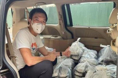 Gia đình 3 thế hệ là 'cựu F0', một thành viên xung phong làm thiện nguyện 'trả ơn đời'