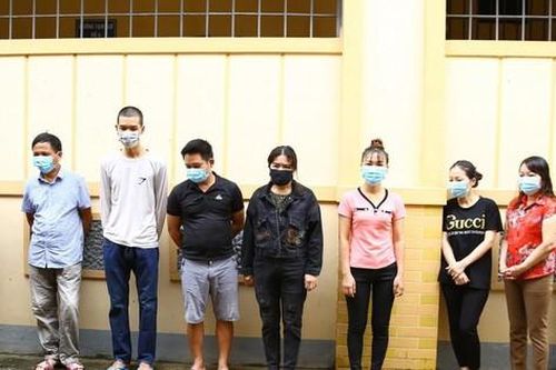 Triệt phá 'ổ bạc' trong rừng cao su