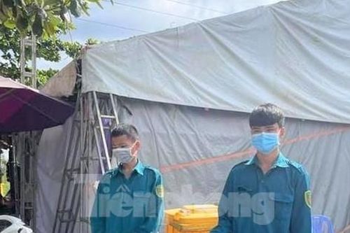 Hai 'shipper' giả danh dân quân tự vệ để thông chốt kiểm dịch