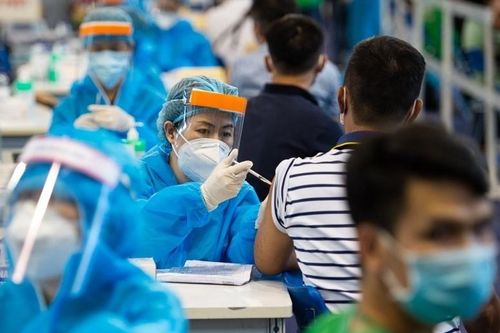 TP.HCM tính chuyện cấp 'thẻ xanh vắc xin' khi mở cửa