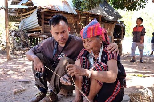 Chàng trai Pa Kô mở thư viện, làm phim 'võ thuật' về đại chiến với Covid-19