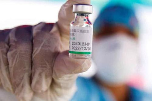 Covid-19: Anh báo động trở lại, TQ nói về cơ chế trộn vắc-xin Sinovac