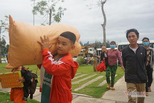 Bão Côn Sơn vào 'vùng đỏ' dịch Covid-19, sơ tán dân như thế nào?